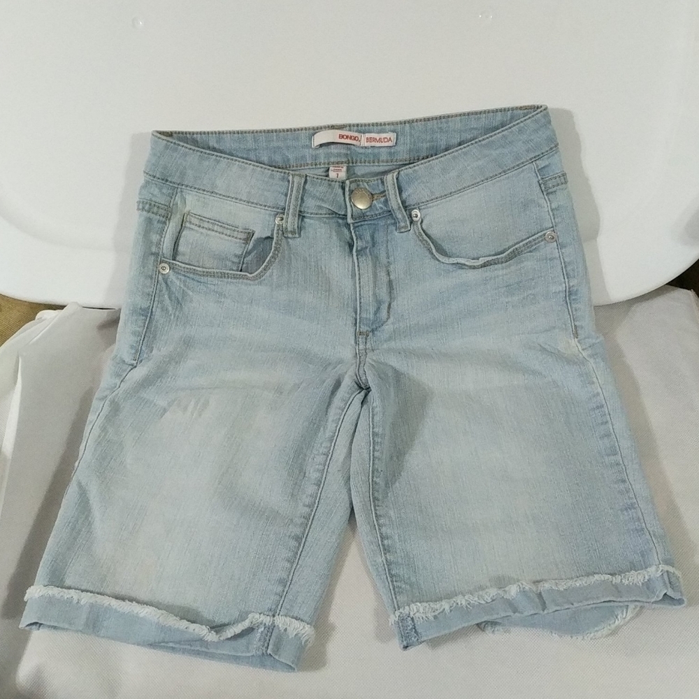 𝅺Bongo Light Wash Cuffed Denim Bermuda Shorts - size 7